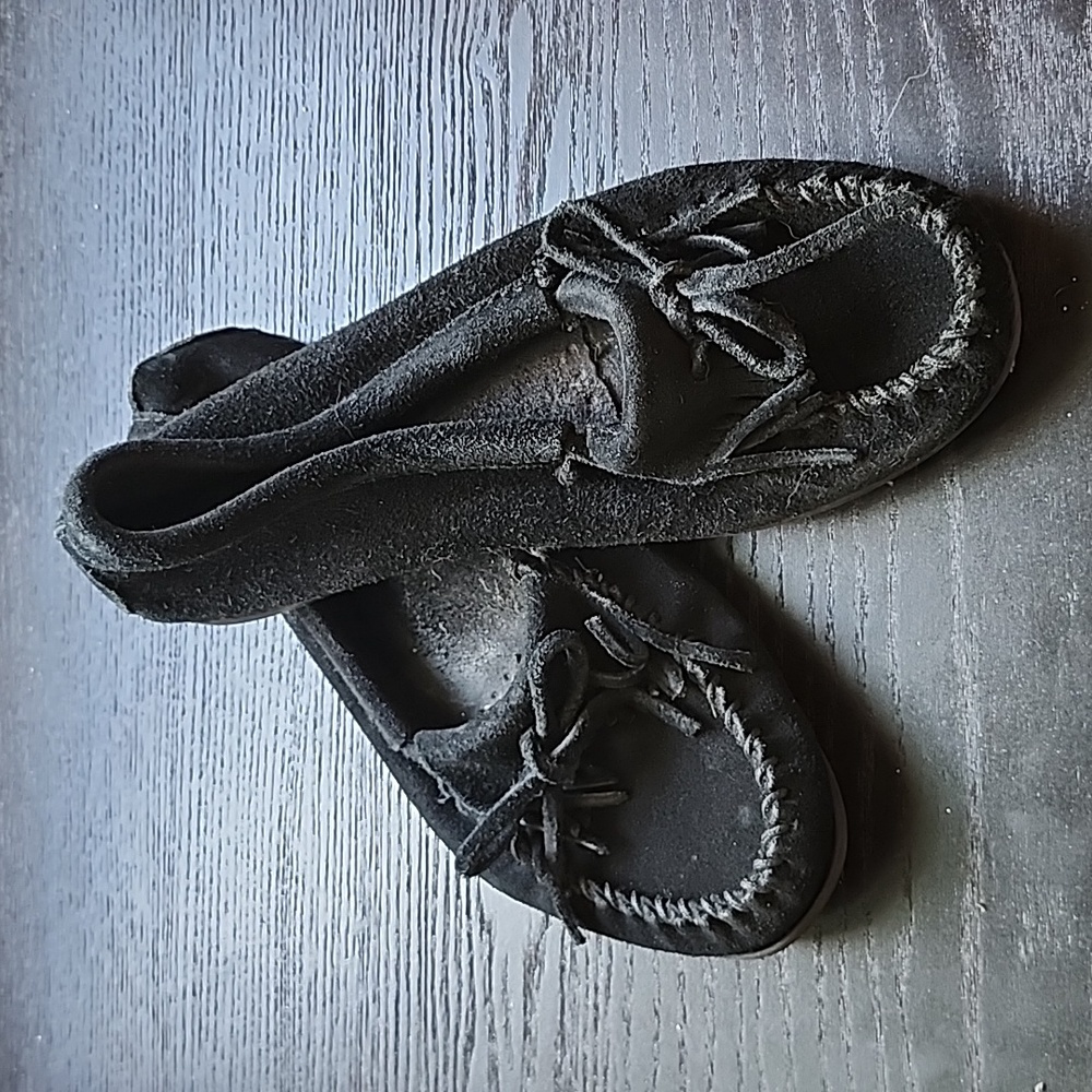 Black Minnetonka moccasins size 7